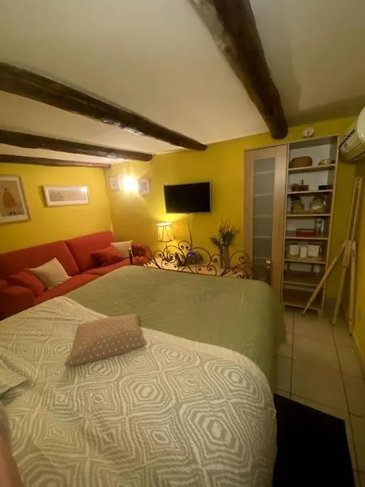 Apartament Mini Nana Portici 0*,